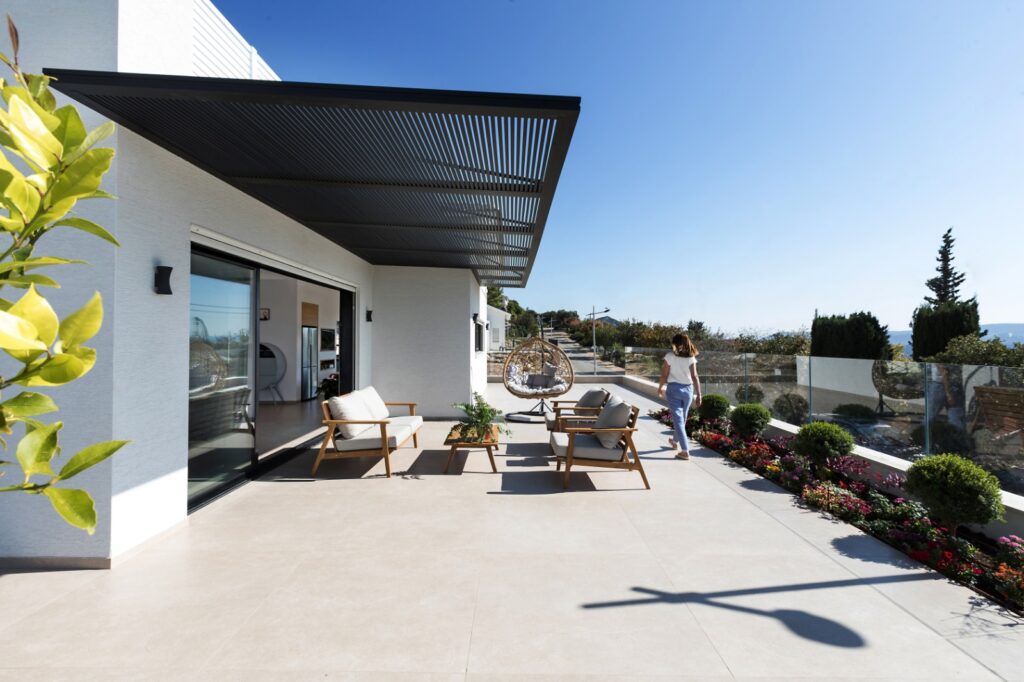 פרגולה-דגם-הייטק-במסגרת1